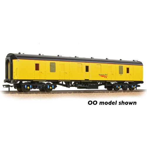 374-040A-Graham Farish-BR Mk1 BG Brake Gangwayed Generator Van NR Yellow